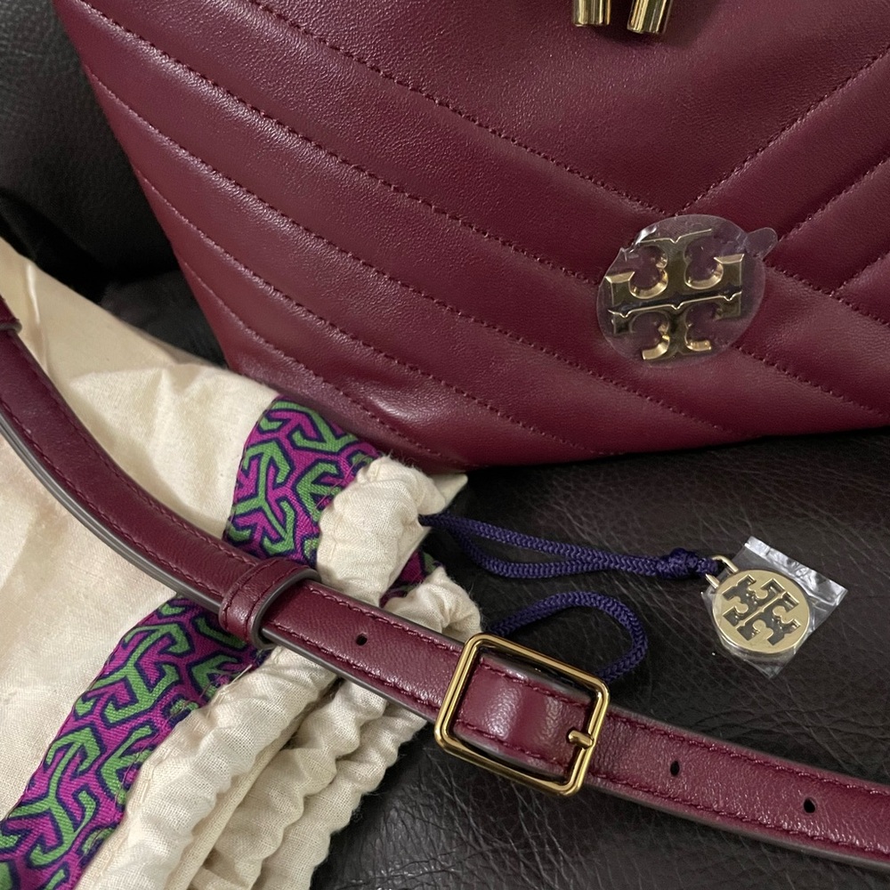 Tory Burch KIRA CHEVRON MINI BUCKET BAG Burgundy - Picture 11 of 12